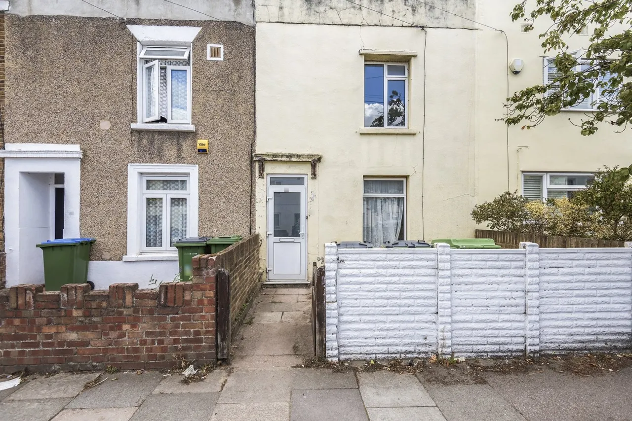 3 bed house to rent — Frederick Place, London, SE18