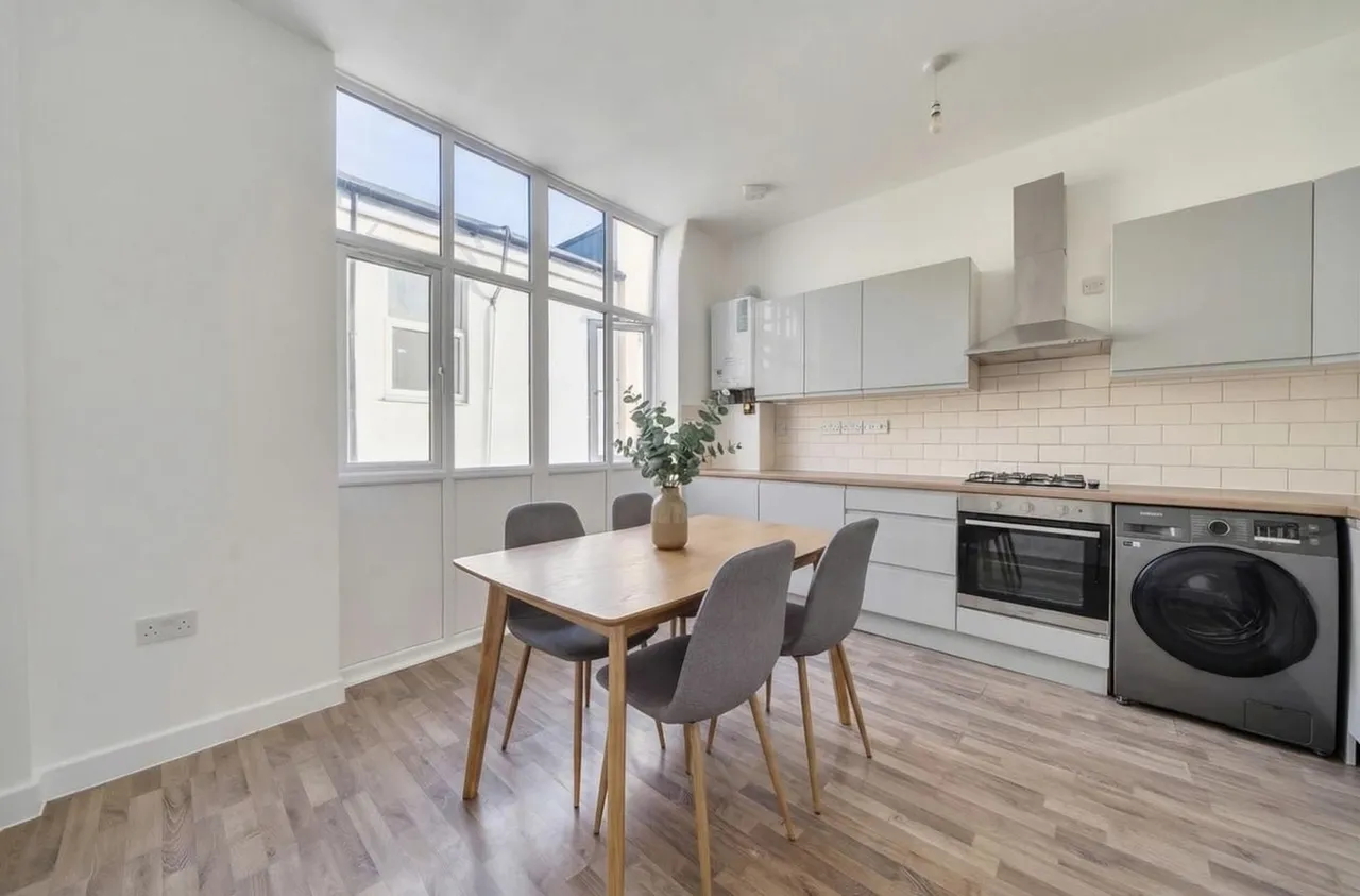 Flat 2, 1 Clifford Road, London, London, SE25 5JJ, photo 2