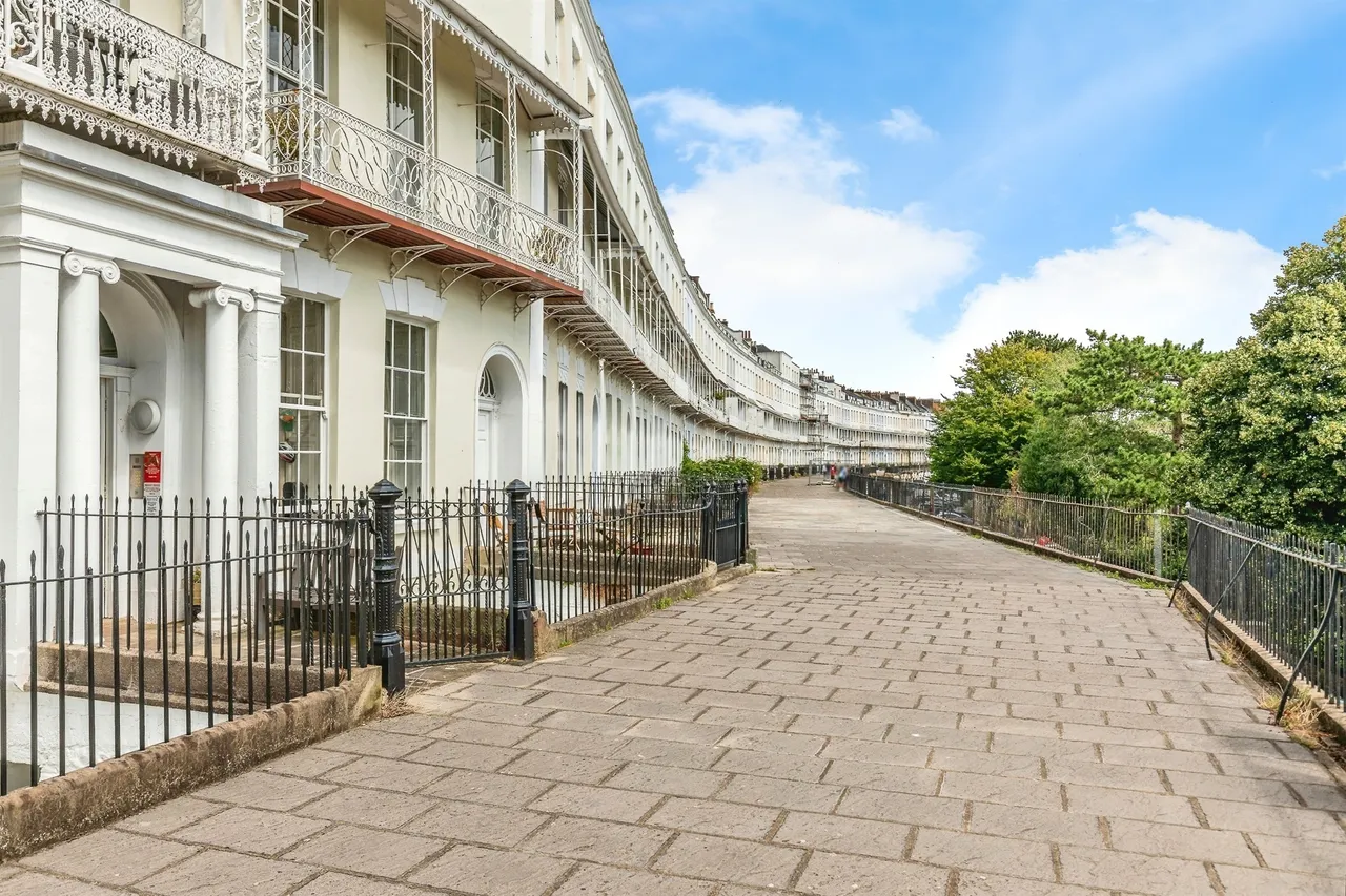 1 bed flat for sale — Royal York Crescent, Clifton, Bristol
