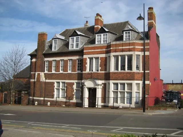 2 bed flat to rent, Erith High Street, Erith, DA8
