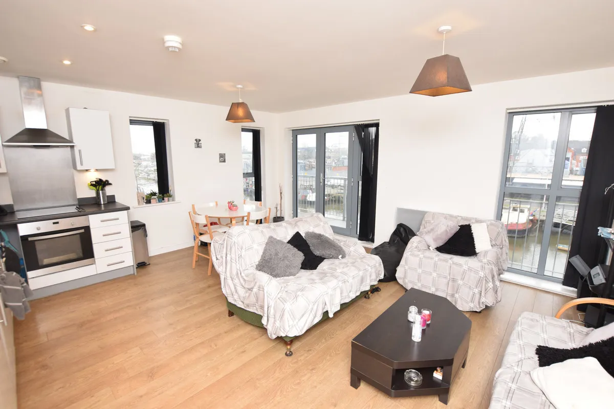Quayside Drive, Colchester, Essex, CO2 8GN, photo 2