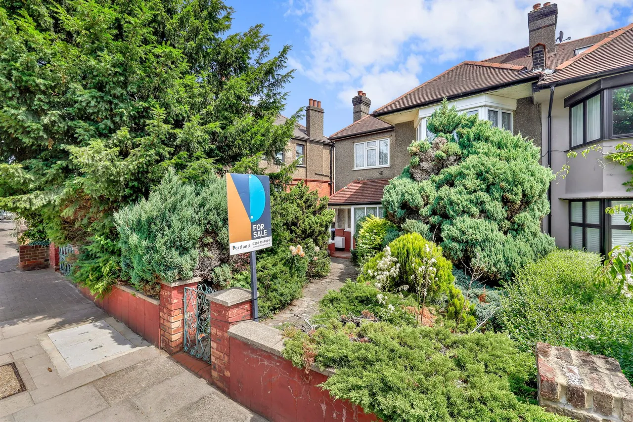 4 bed house for sale, Chambers Lane, London, NW10