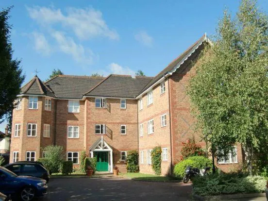 2 bed flat to rent, Halsey Road, WD18