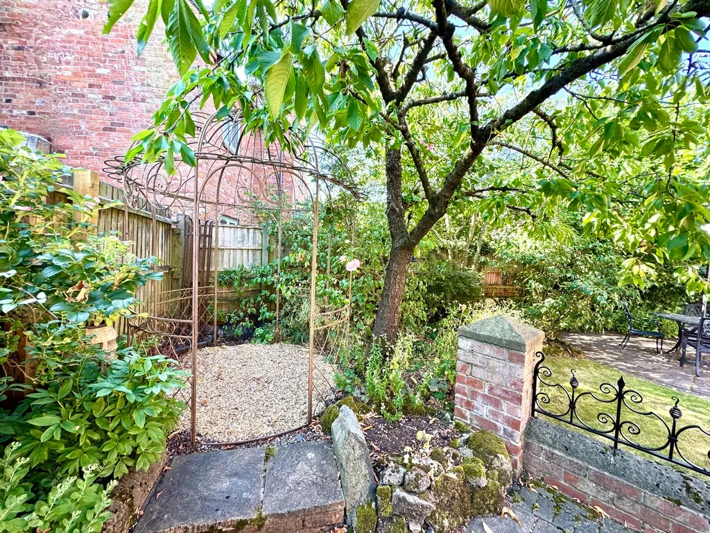 Lady Gate, Diseworth, photo 32
