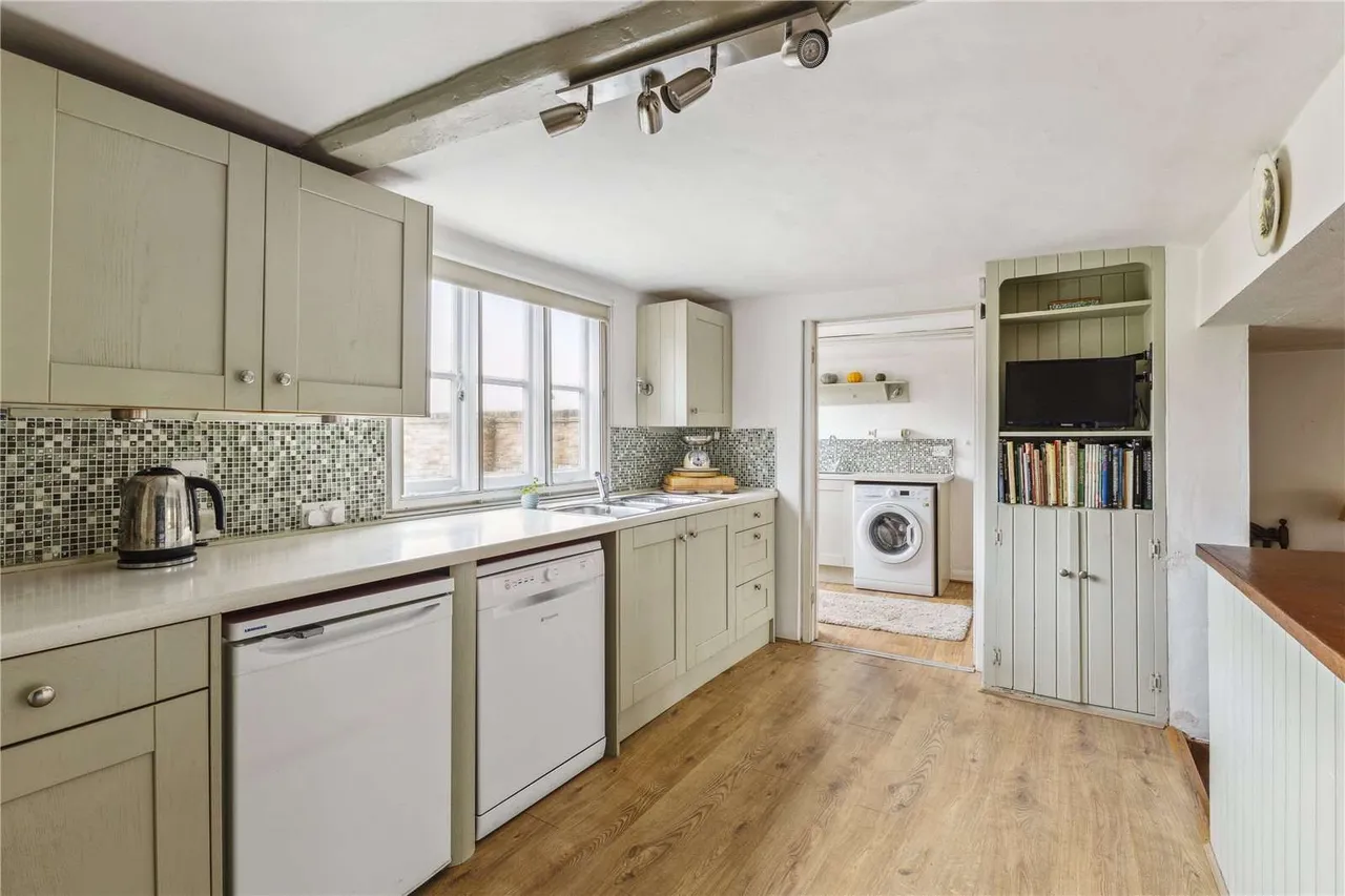 Bucks Hill, Kings Langley, Hertfordshire, WD4 9AS, photo 6