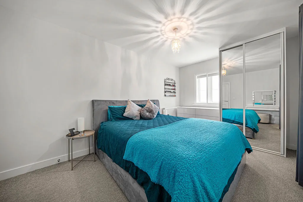 Alderson Grove Hersham, Walton-On-Thames KT12 5EG, photo 6