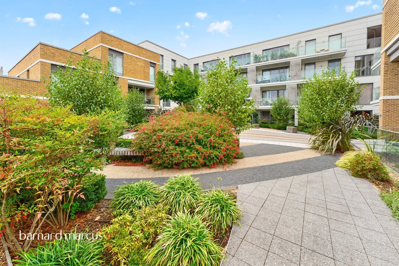 Acton Walk, London, N20, photo 15