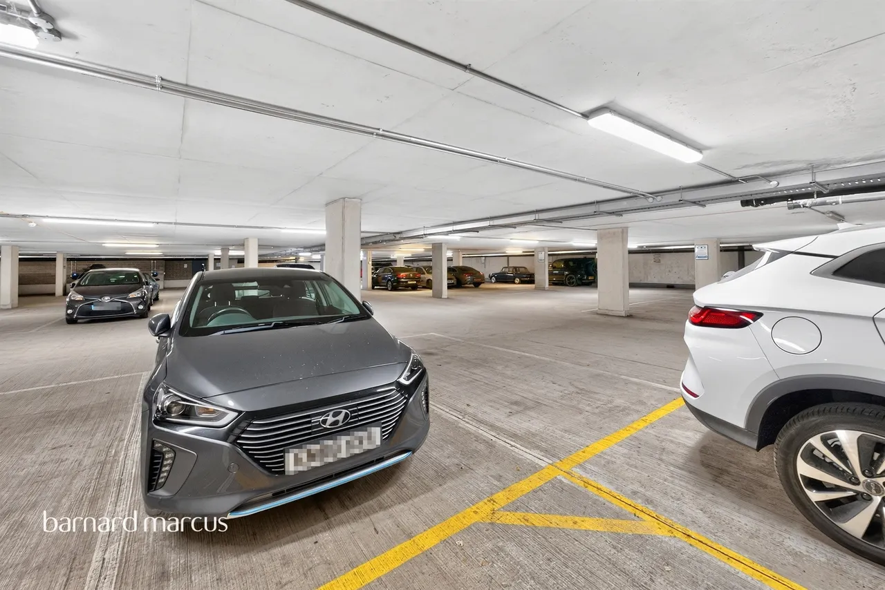 Acton Walk, London, N20, photo 17
