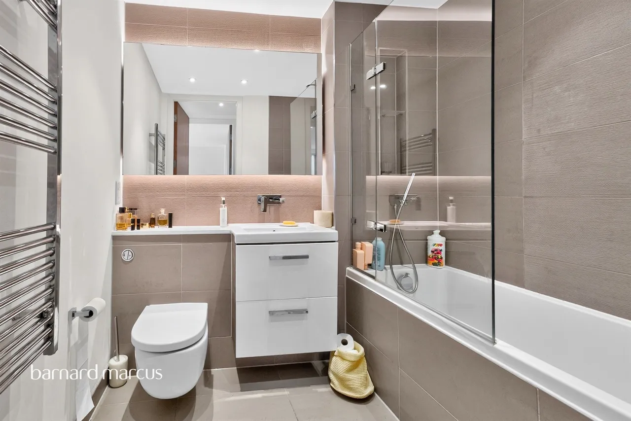 Acton Walk, London, N20, photo 13