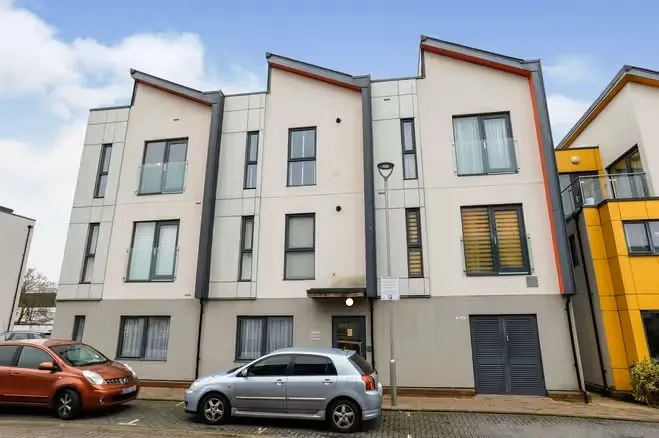 1 Cairns Avenue, London, photo 9