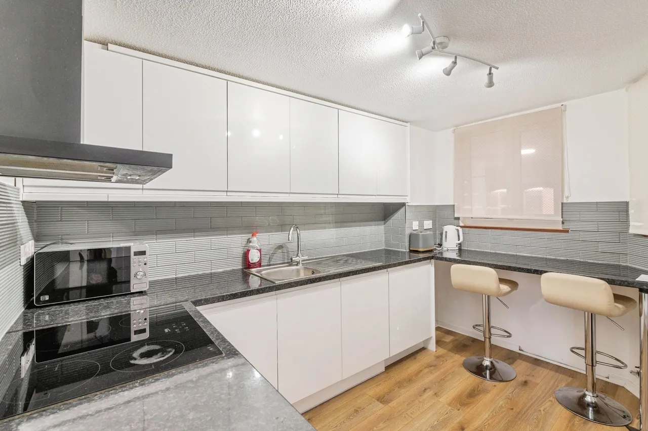 2 bed flat for sale — Queensgate Centre, Orsett Road, Grays, Essex, RM17