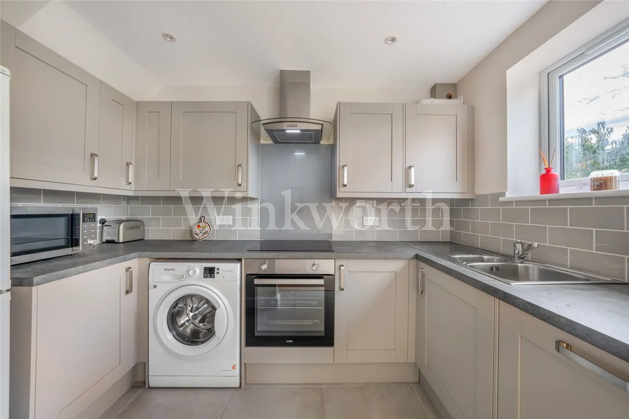 Cheviot Gardens, London, NW2, photo 5