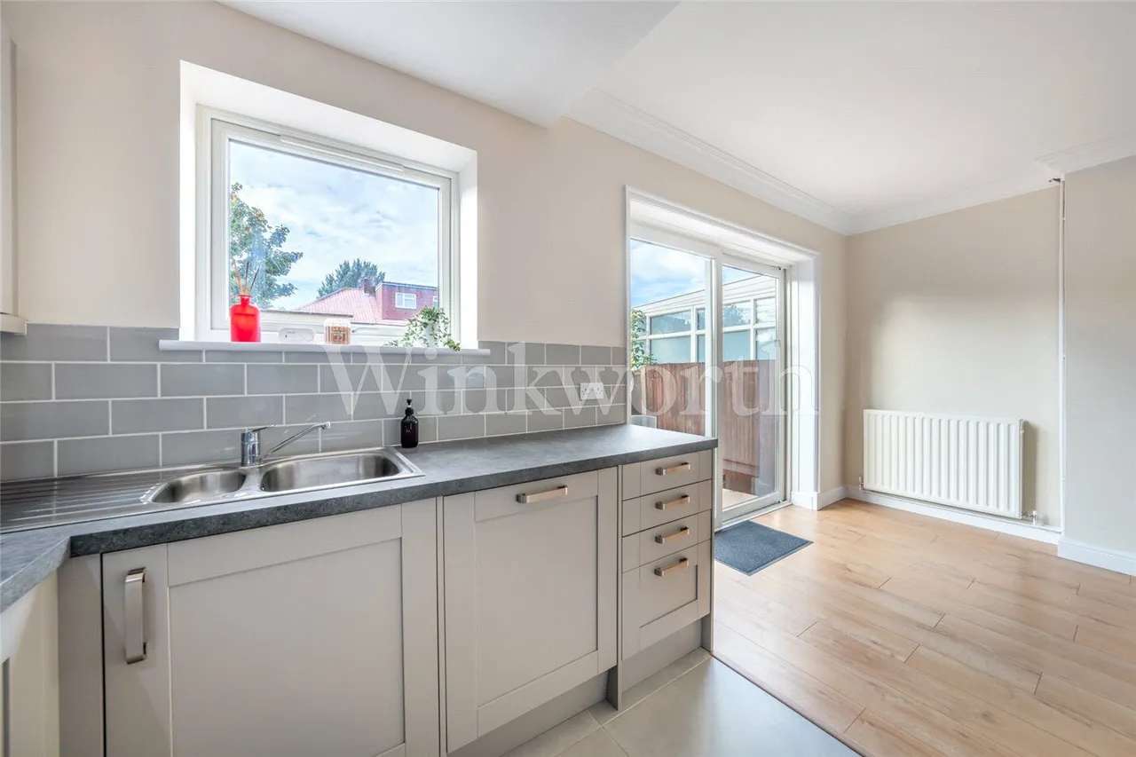 Cheviot Gardens, London, NW2, photo 13