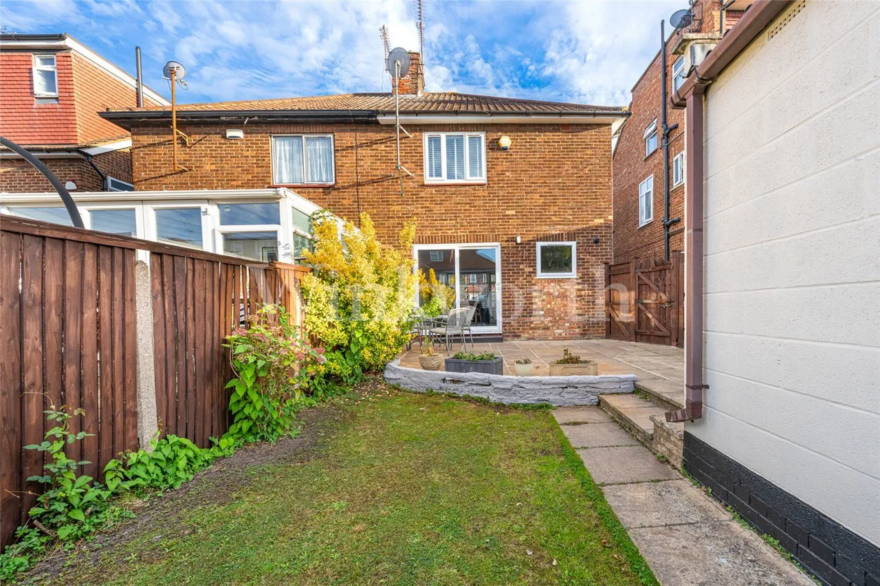 Cheviot Gardens, London, NW2, photo 10