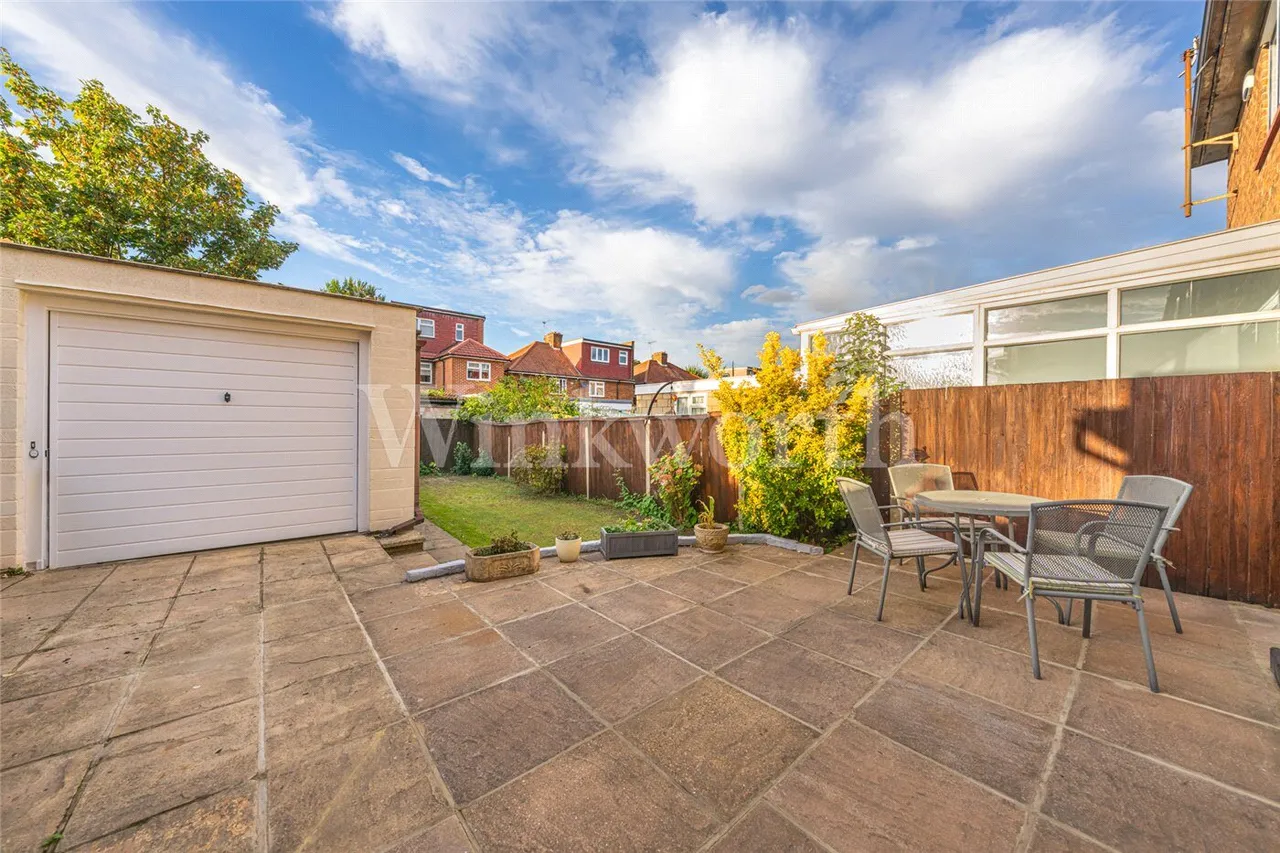 Cheviot Gardens, London, NW2, photo 9