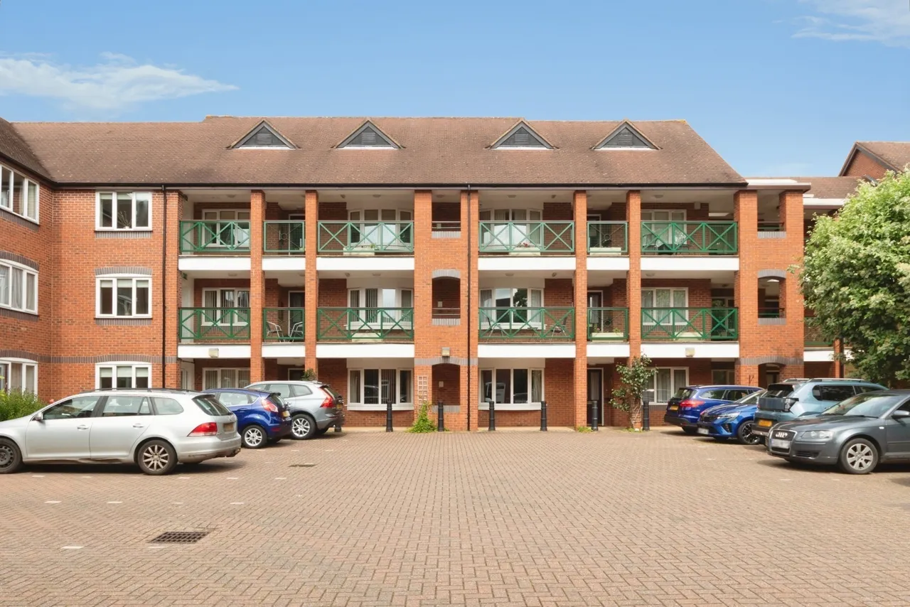 2 bed flat for sale, Deerhurst Court, Solihull, B91