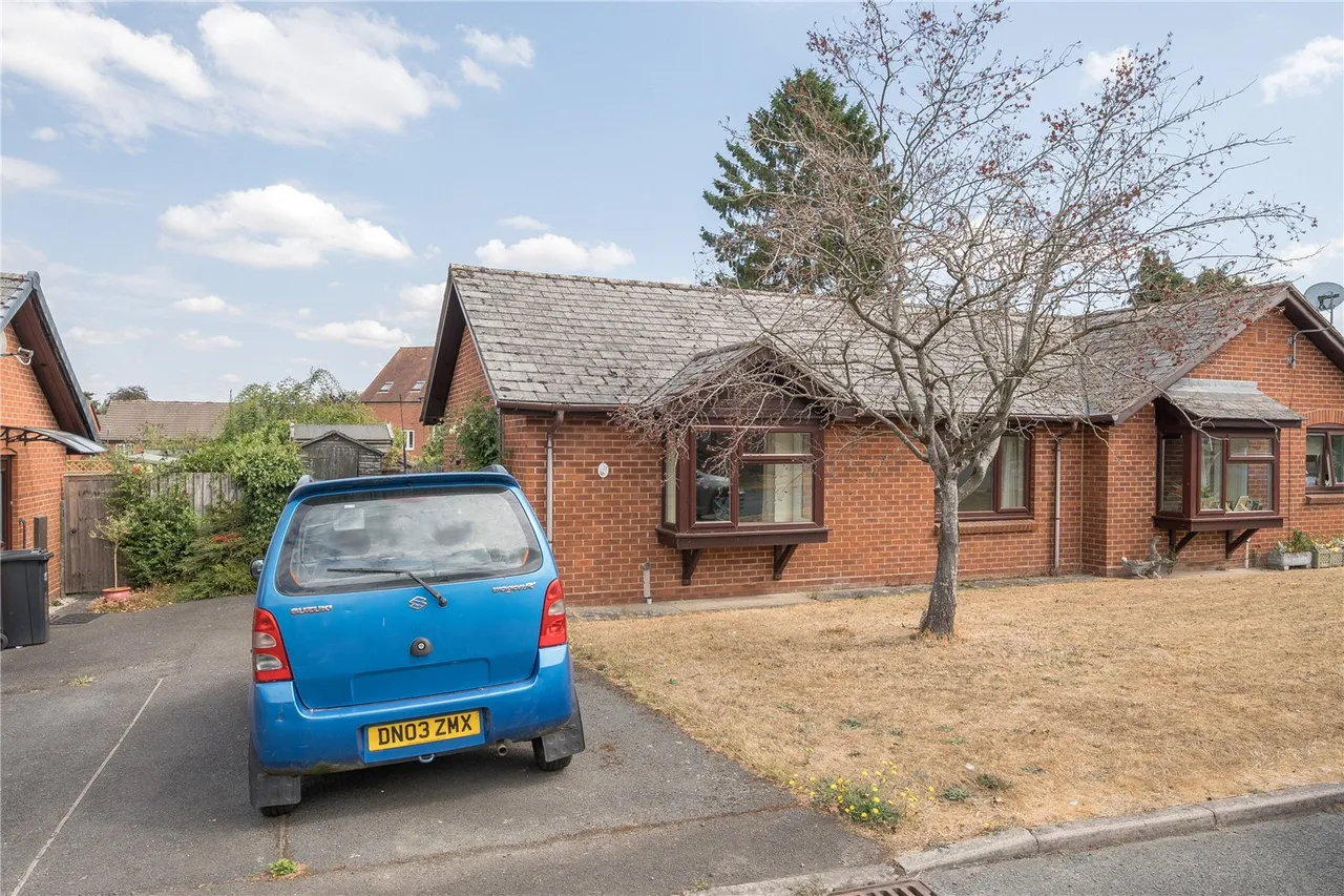 2 bed house for sale — Walnut Gardens, Kington, Herefordshire, HR5 3DN