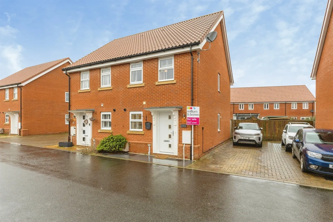 2 bed house for sale — Wellington Road, Attleborough