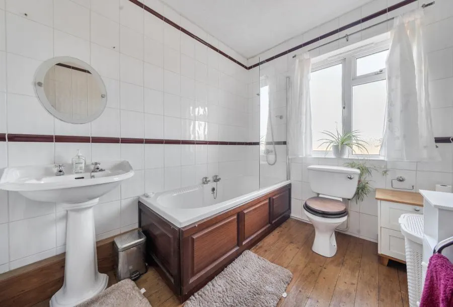 Swindon Lane, Cheltenham, GL50, photo 11