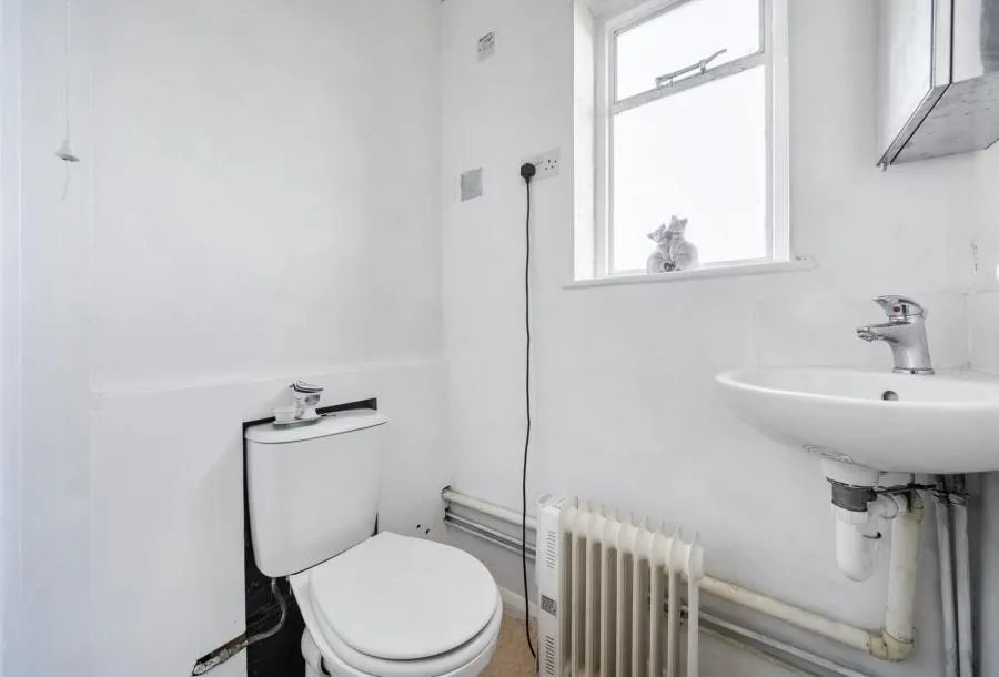 Swindon Lane, Cheltenham, GL50, photo 7