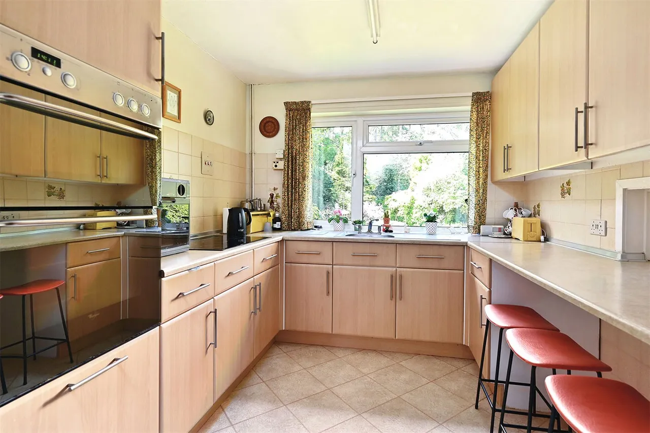 Dinorben Close, Fleet, Hampshire, GU52 7SL, photo 2