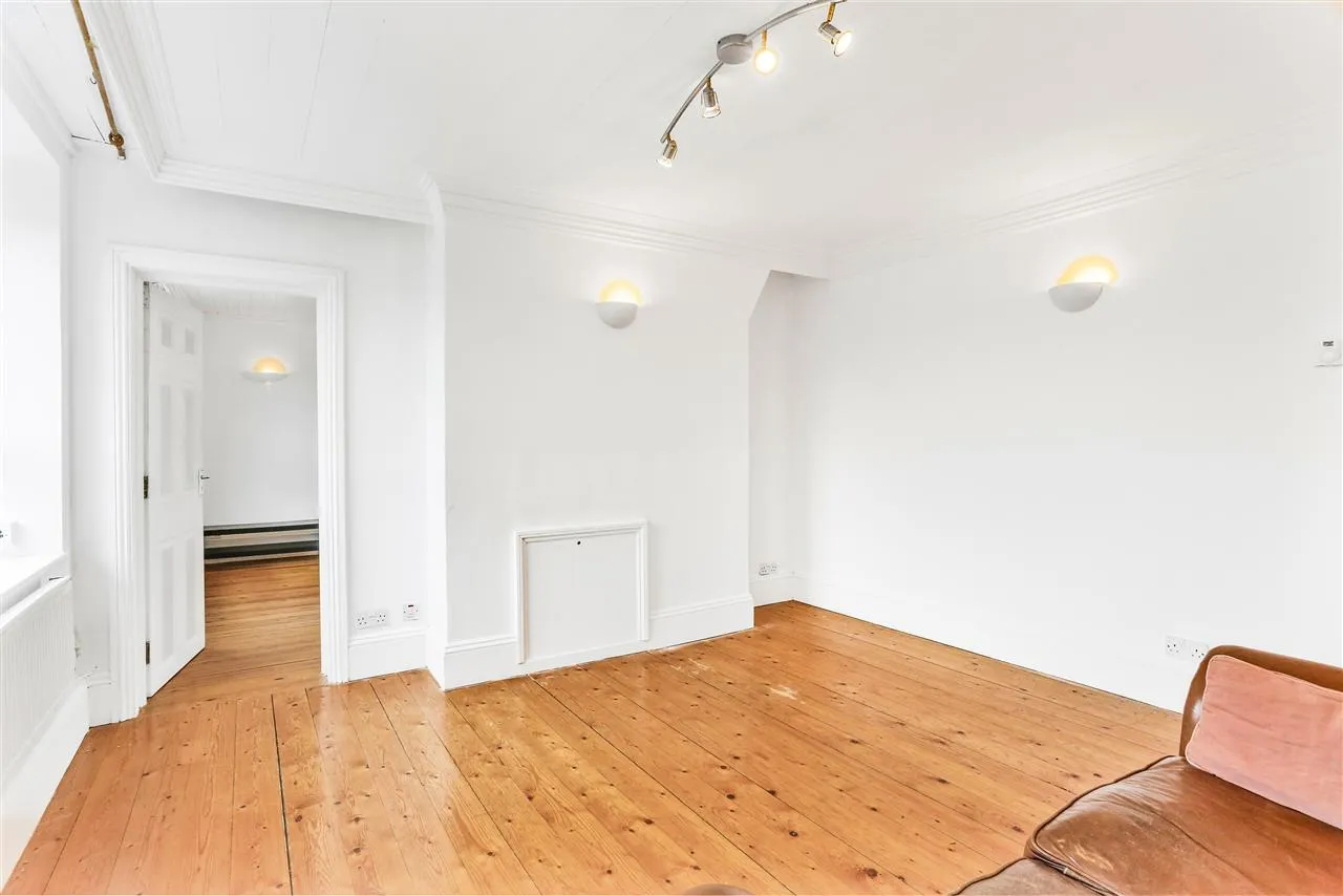 Buckhurst House, Dalmeny Avenue, London, photo 12