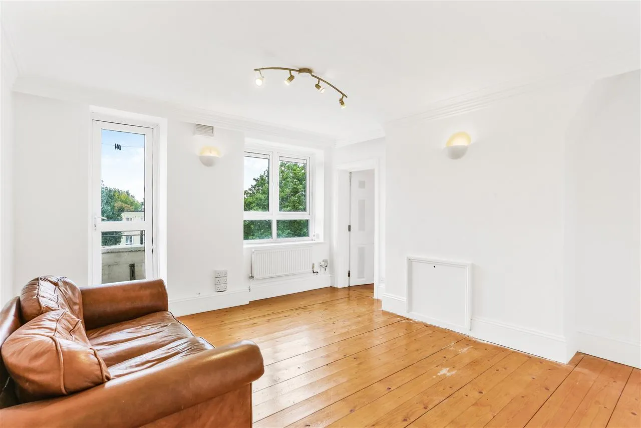 2 bed flat for sale — Buckhurst House, Dalmeny Avenue, London