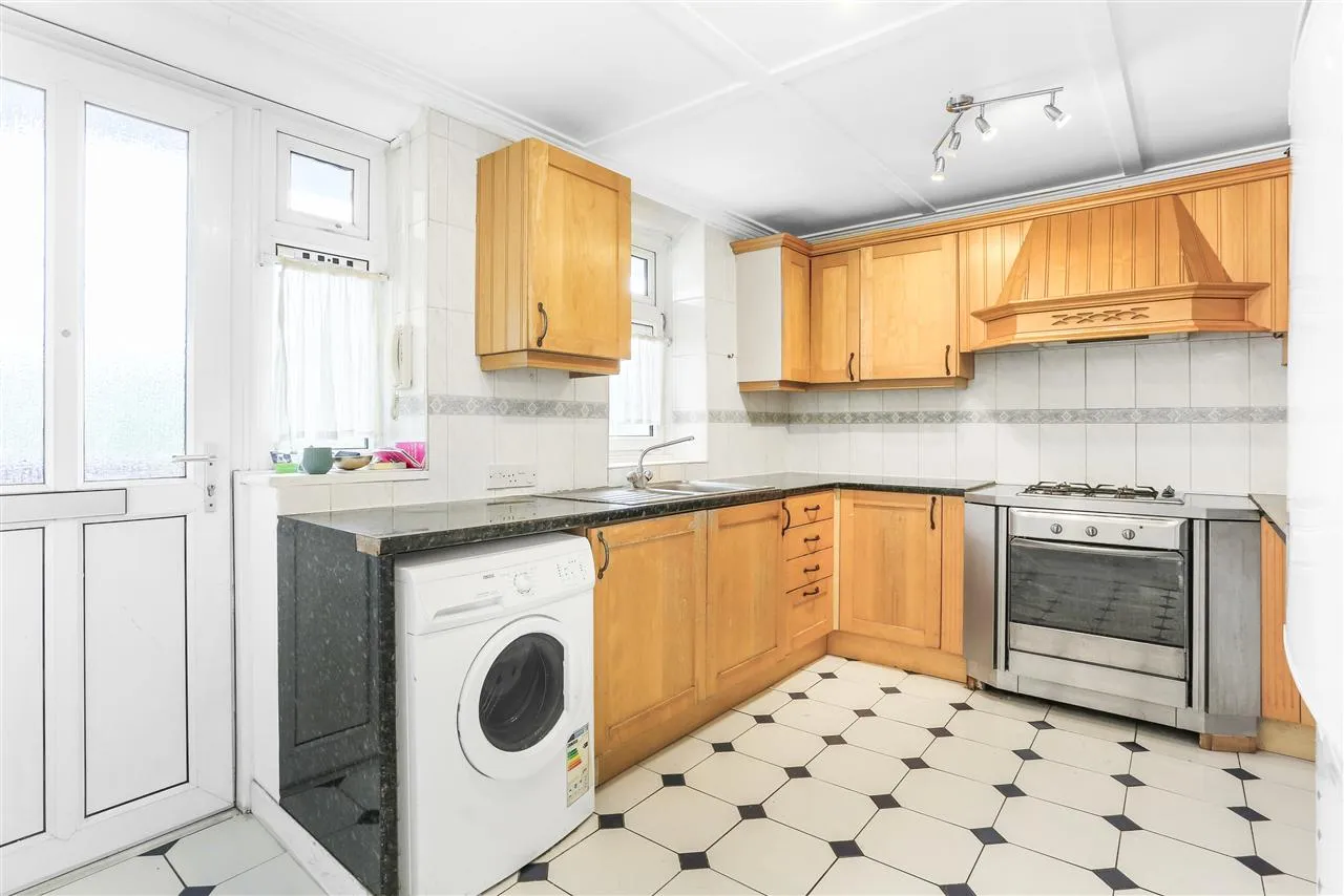 Buckhurst House, Dalmeny Avenue, London, photo 3