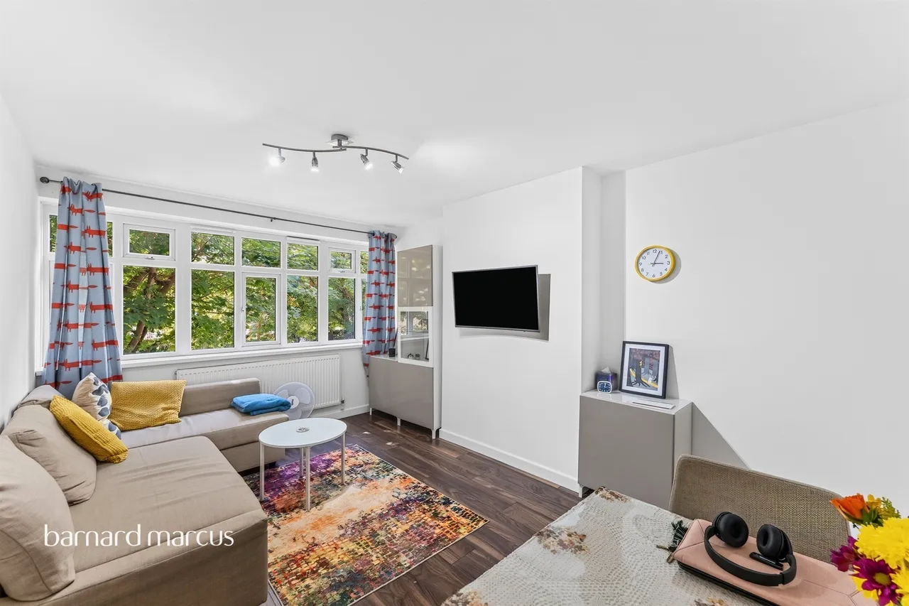 1 bed flat for sale — Burns Road, London