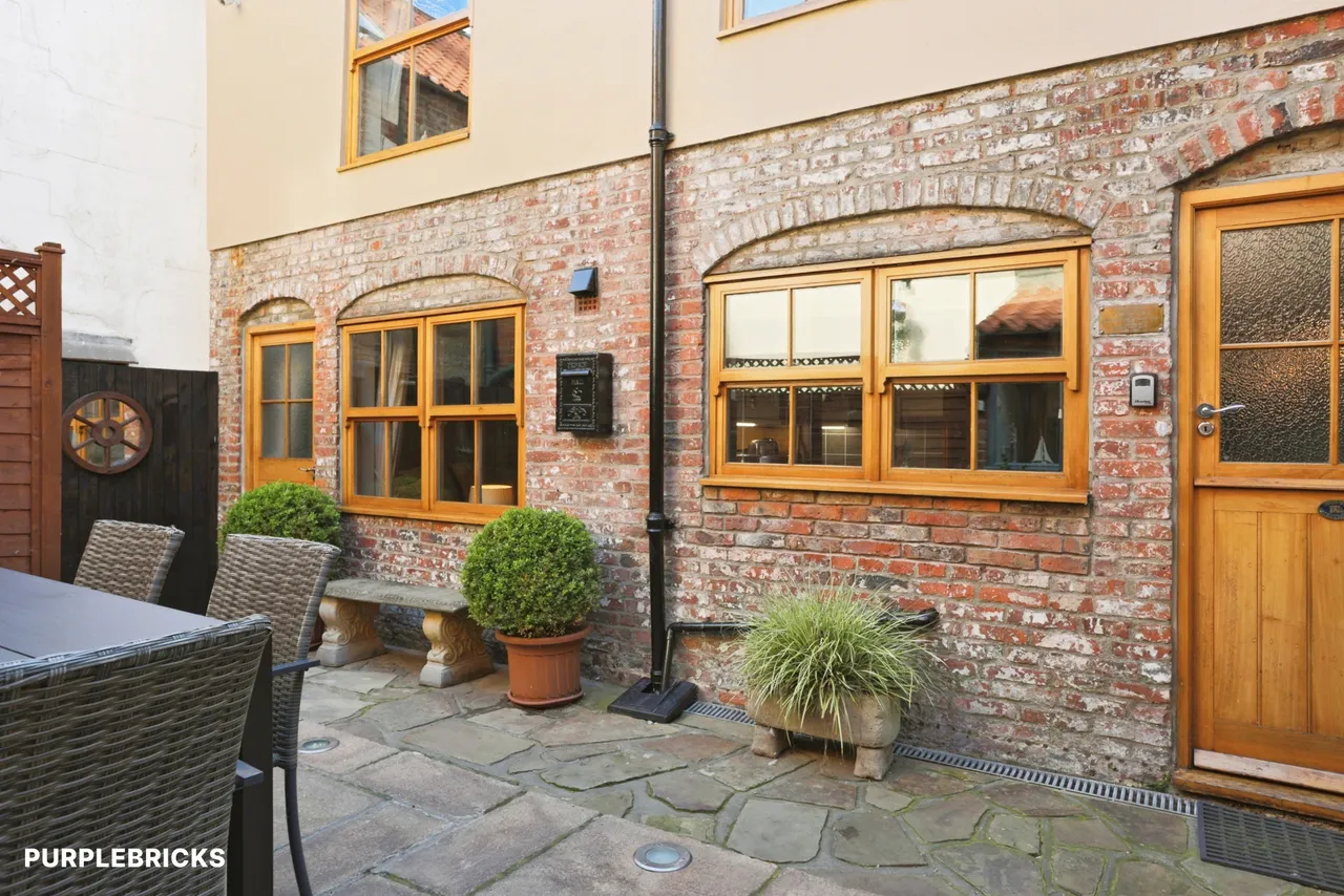 Oswy Square, Whitby, YO21, photo 4