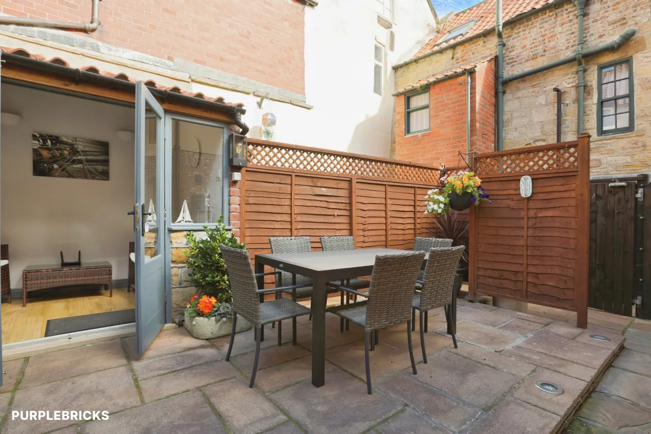Oswy Square, Whitby, YO21, photo 2