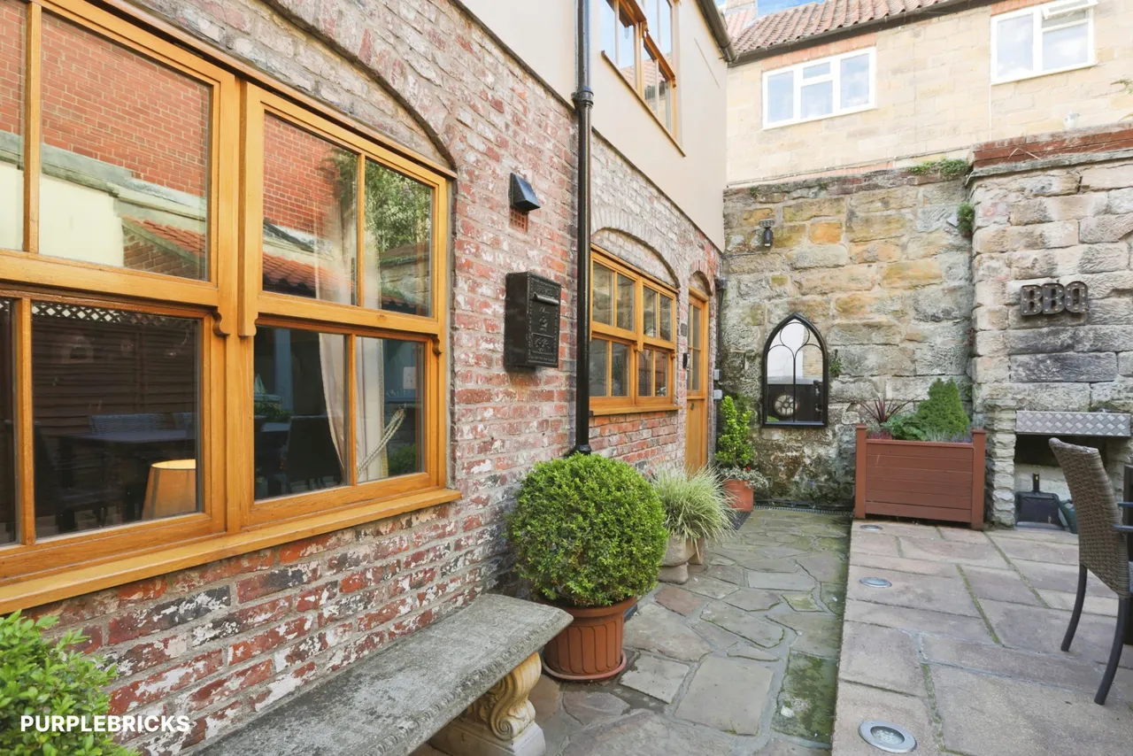 Oswy Square, Whitby, YO21, photo 5
