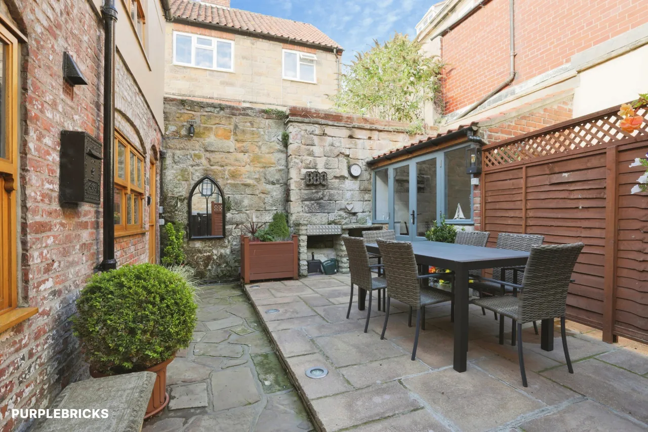 Oswy Square, Whitby, YO21, photo 3