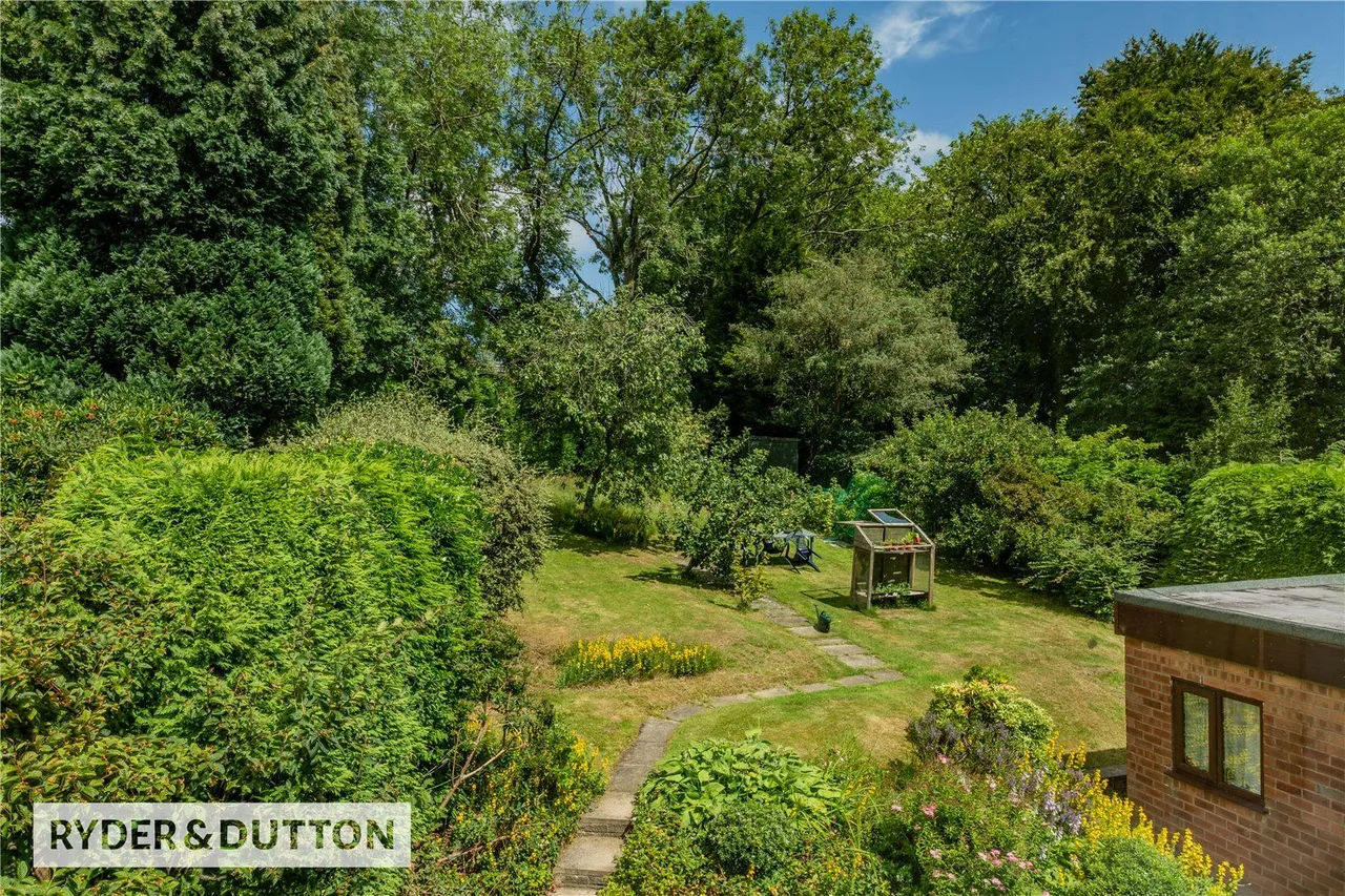 Thorncliffe Park, Royton, OL2, photo 2