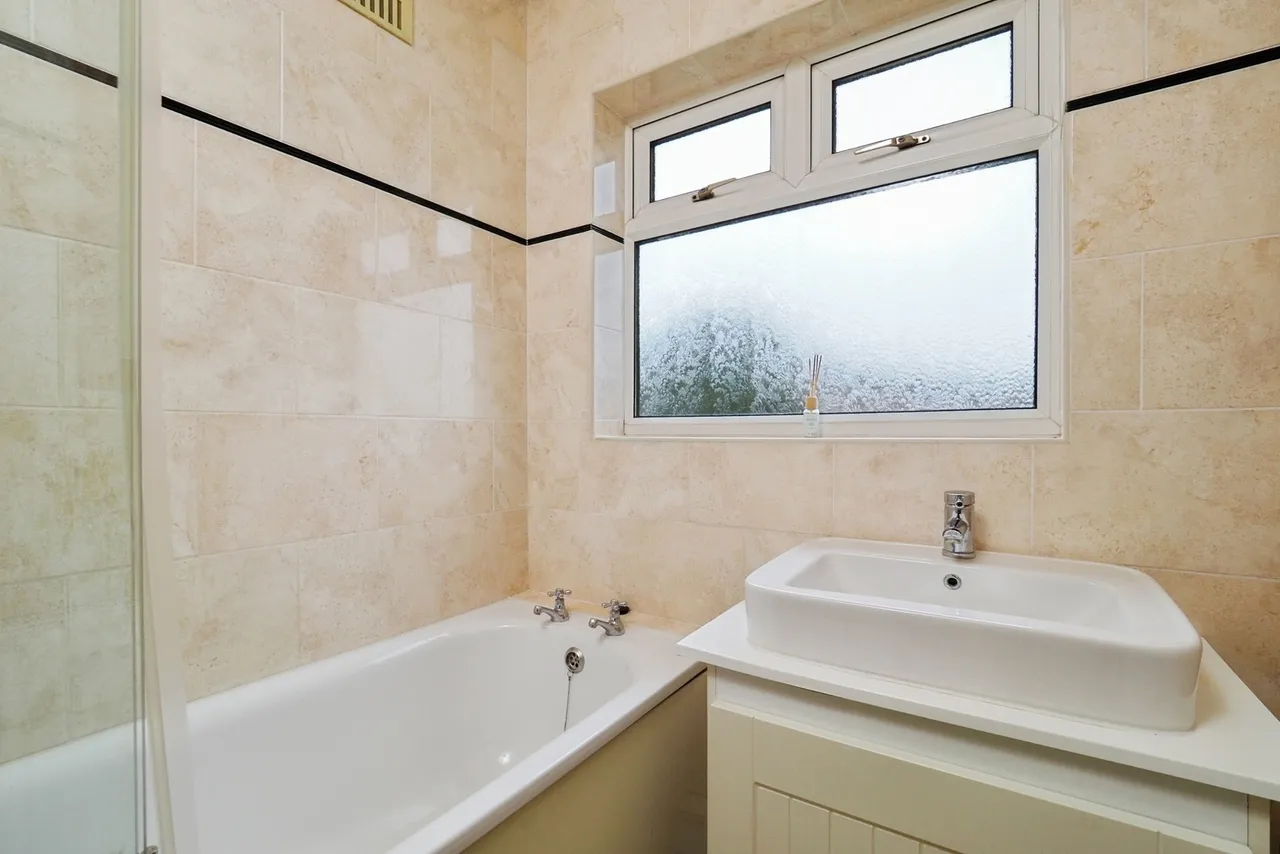 Lilac Crescent, Beeston, Nottingham, Nottinghamshire, NG9, photo 22