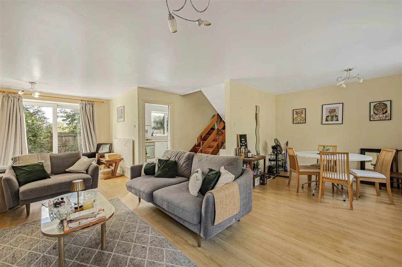 Abingdon Drive, Caversham, RG4, photo 2