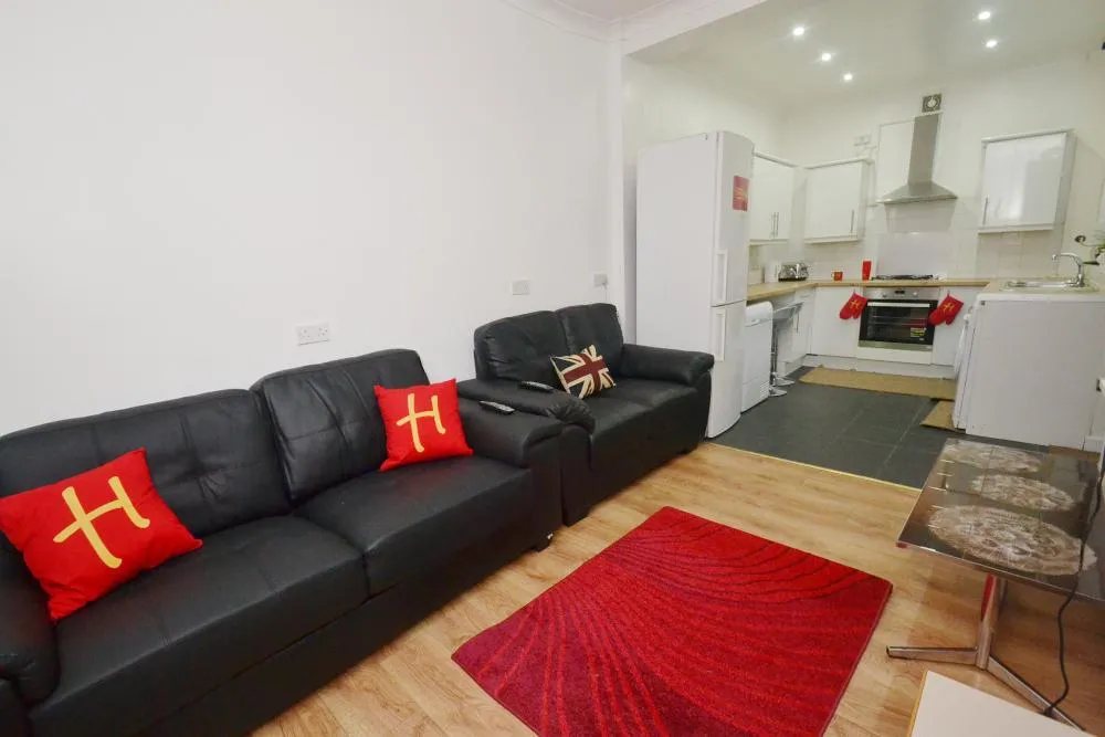 6 bed house to rent, Standish Road, Fallowfield, M14