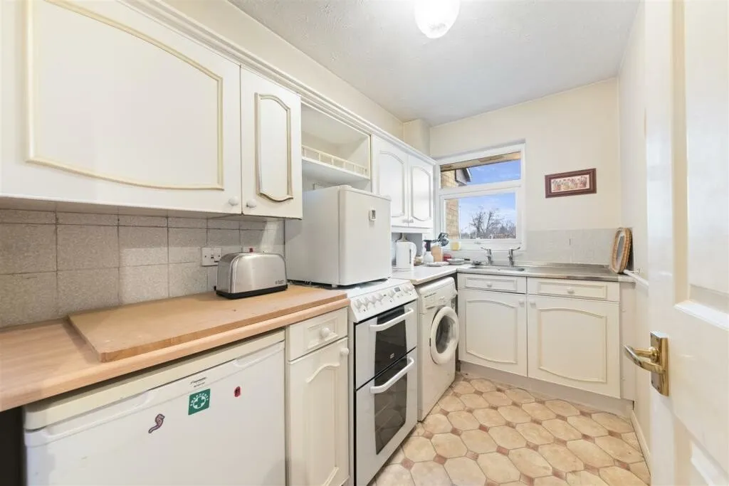 Auriol Drive, Hillingdon, UB10, photo 18