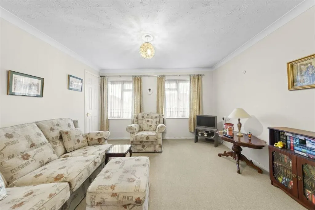 Auriol Drive, Hillingdon, UB10, photo 20