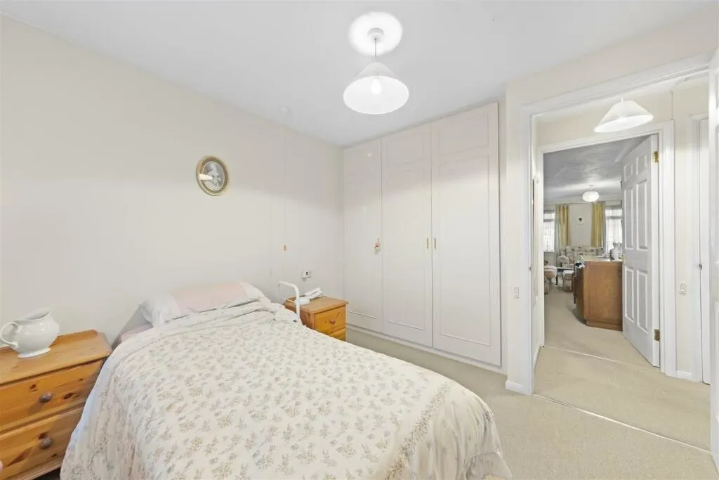 Auriol Drive, Hillingdon, UB10, photo 5