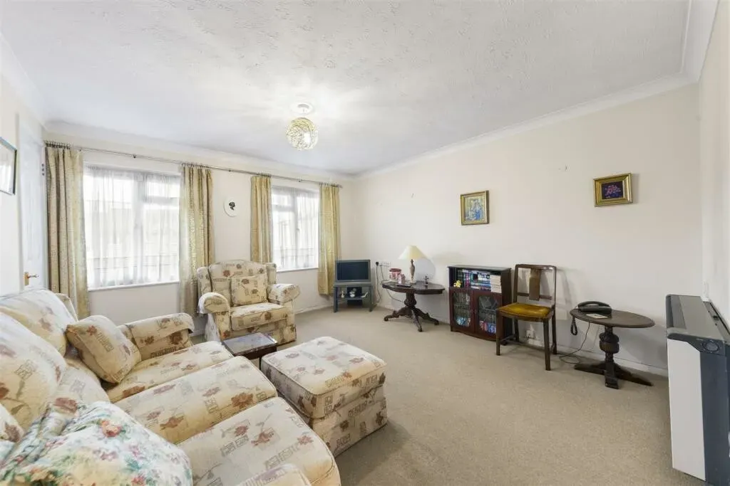 Auriol Drive, Hillingdon, UB10, photo 8