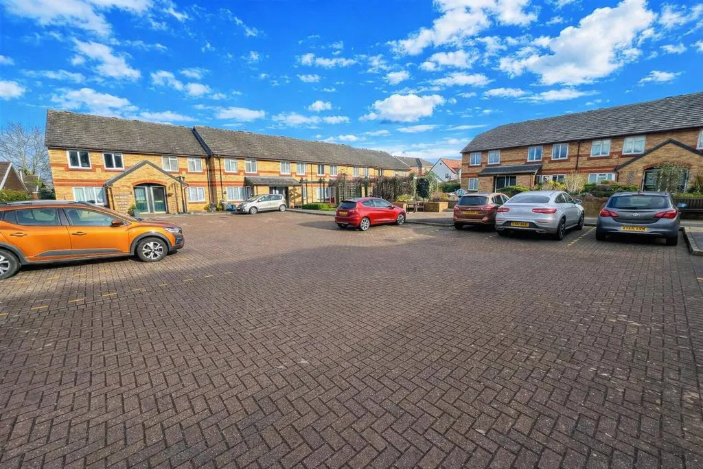 Auriol Drive, Hillingdon, UB10, photo 21