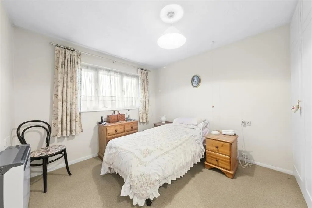 Auriol Drive, Hillingdon, UB10, photo 15