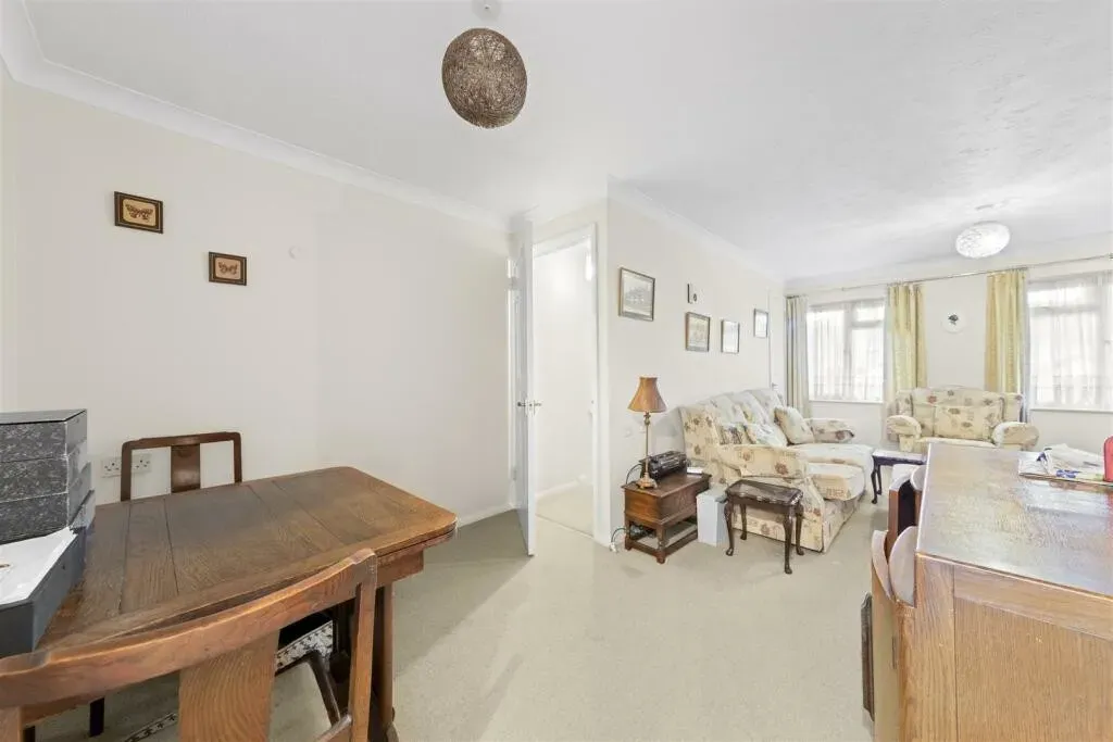 Auriol Drive, Hillingdon, UB10, photo 14