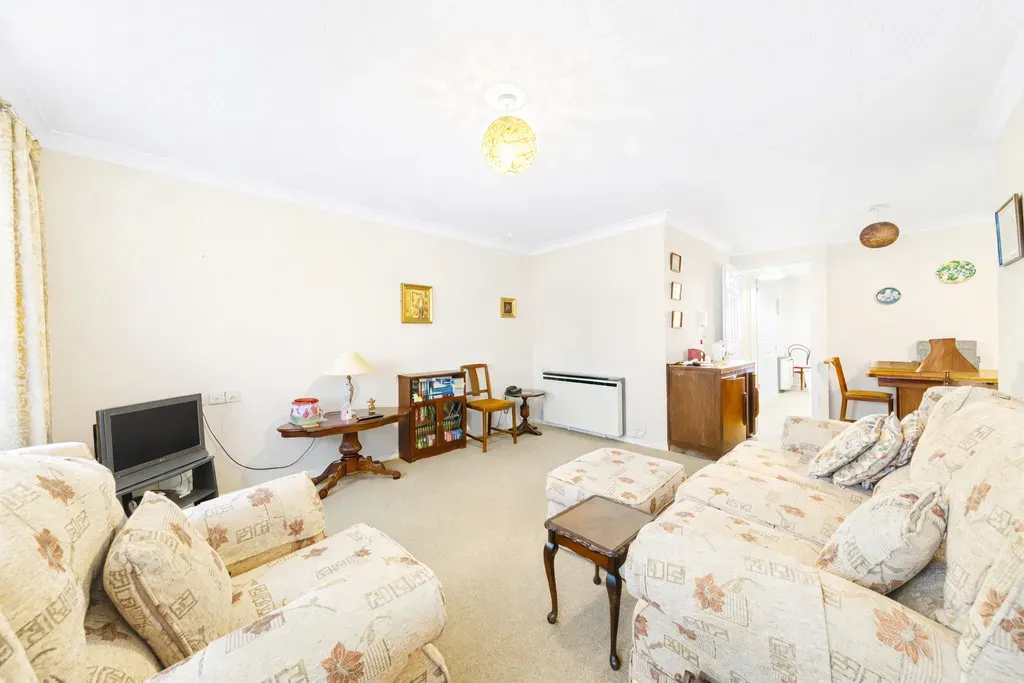 Auriol Drive, Hillingdon, UB10, photo 13