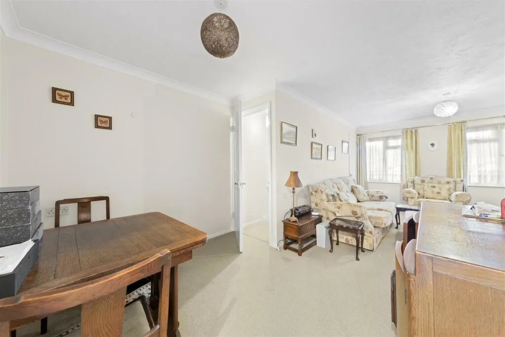 Auriol Drive, Hillingdon, UB10, photo 14