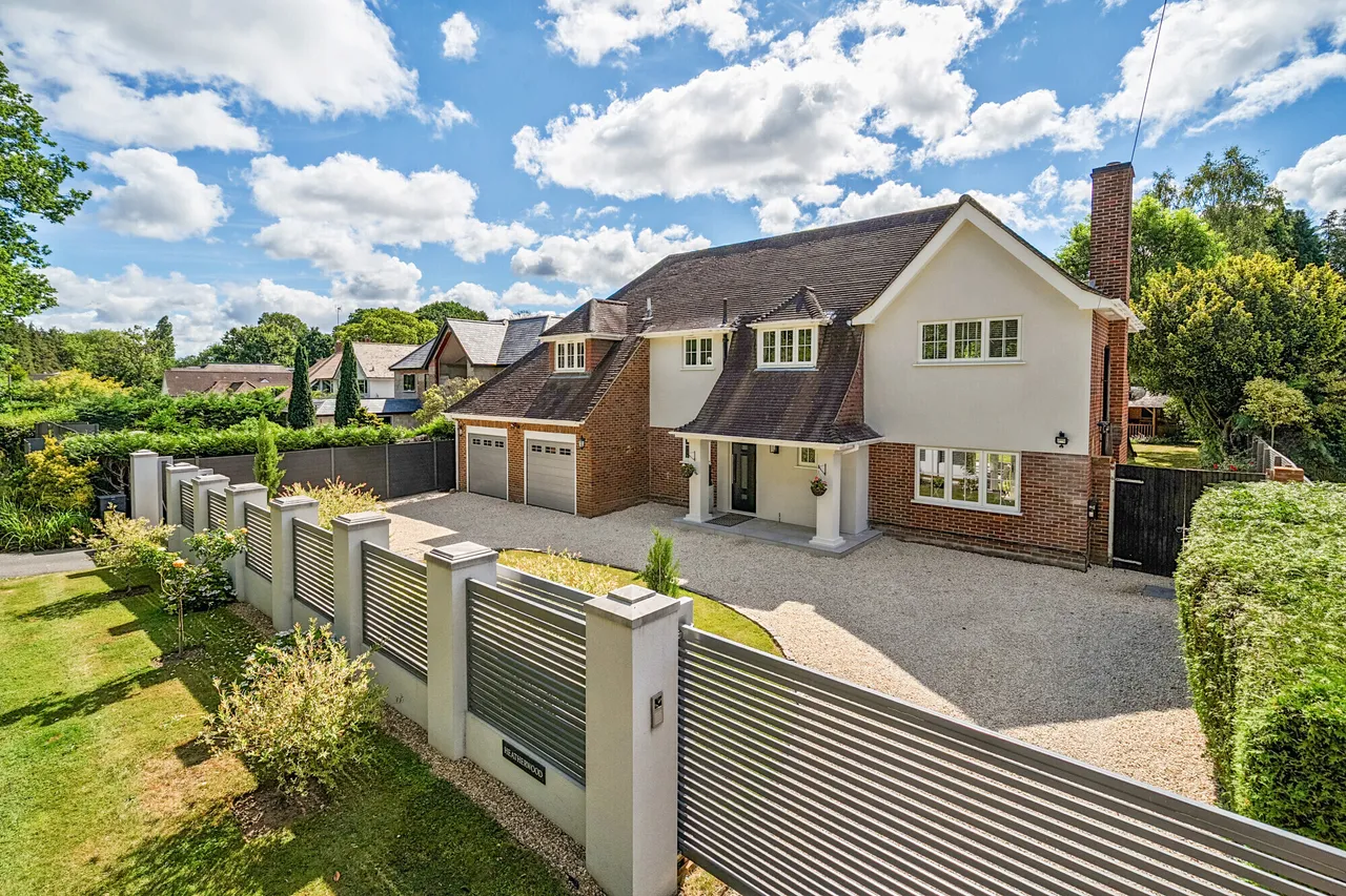 4 bed house for sale — Knowle Grove, Virginia Water, GU25