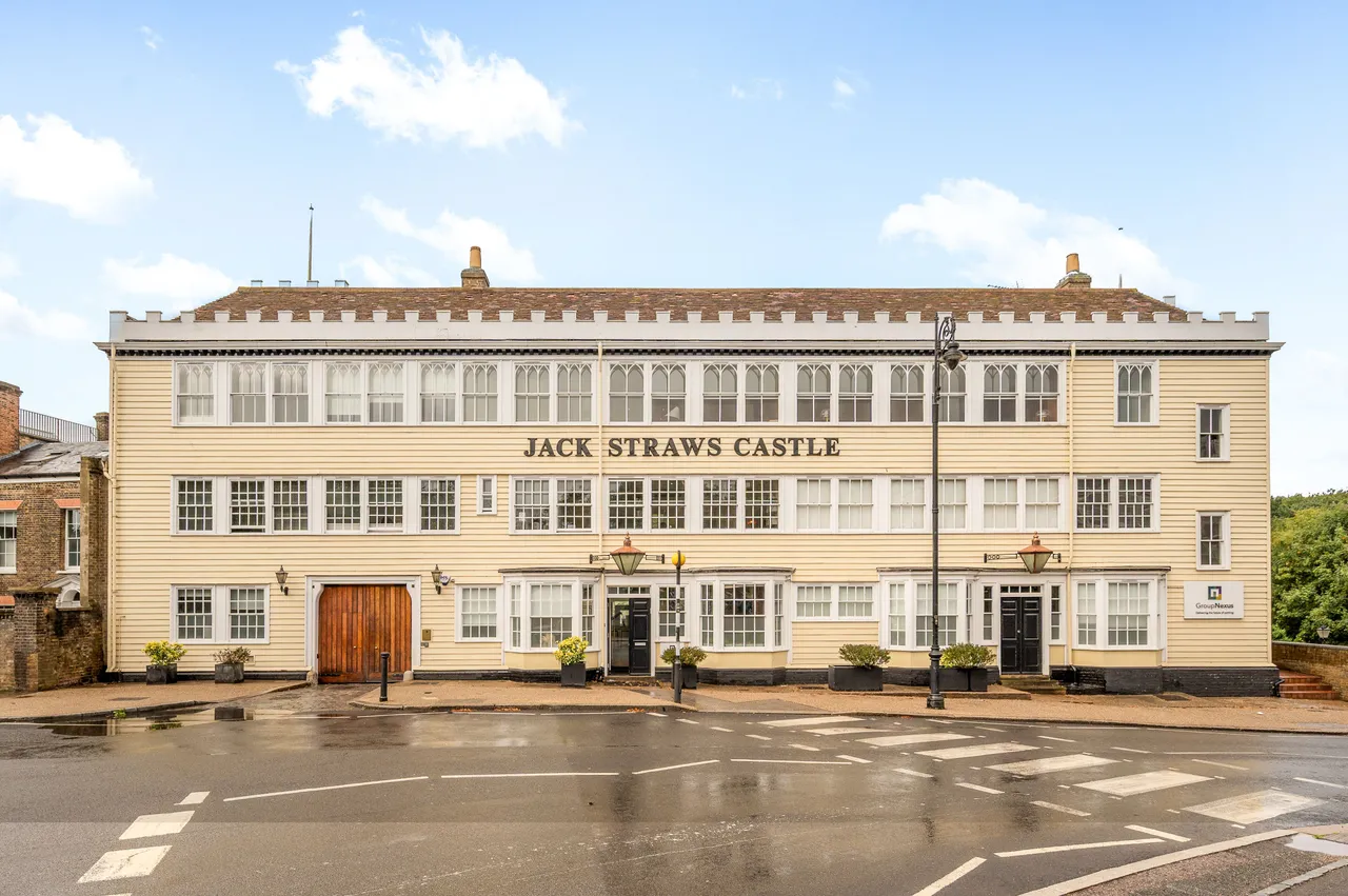4 Jack Straws Castle, North End Way, London, photo 2