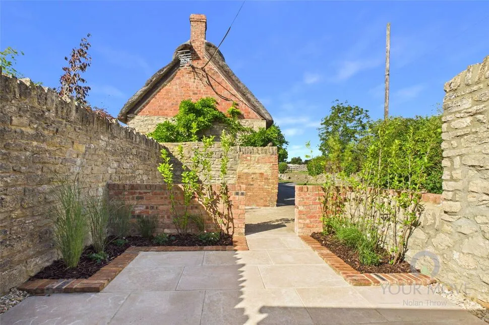 High Street, Weston, Northamptonshire, NN12, photo 9