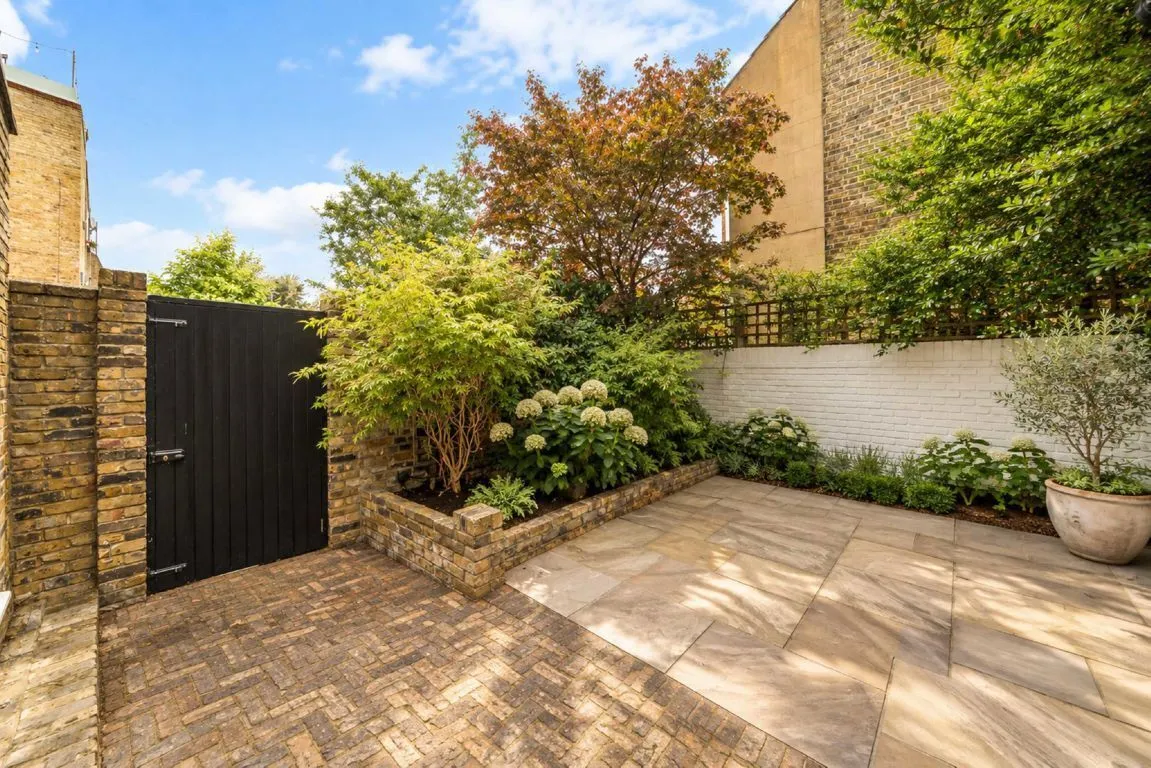Clapham Common North Side, SW4, photo 7